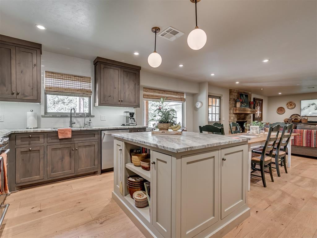 Edmond, Oklahoma, 73034, United States, 4 Bedrooms Bedrooms, ,5 BathroomsBathrooms,Residential,Active,1944017