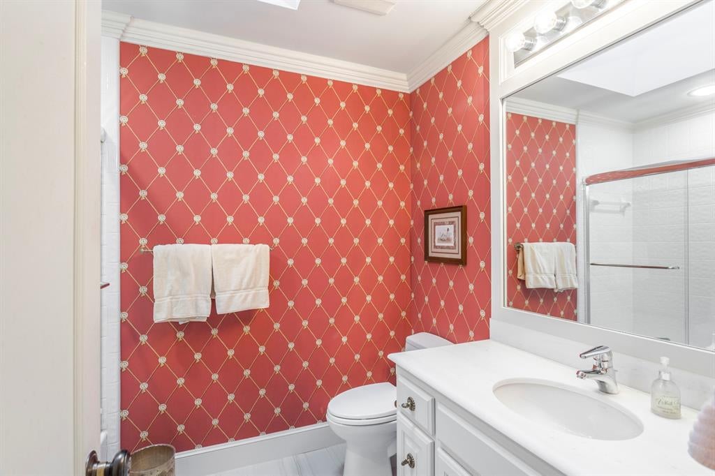 Oklahoma City, Oklahoma, 73120, United States, 5 Bedrooms Bedrooms, ,5 BathroomsBathrooms,Residential,Active,1968374