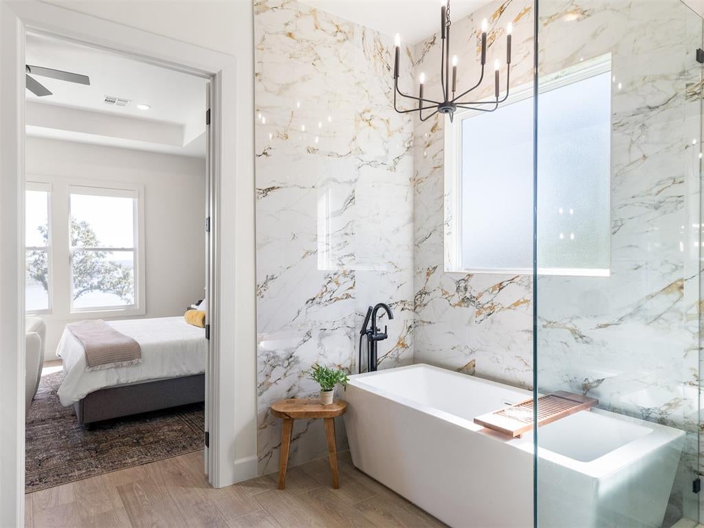 Eufaula, Oklahoma, 74432, United States, 5 Bedrooms Bedrooms, ,6 BathroomsBathrooms,Residential,Active,2015226