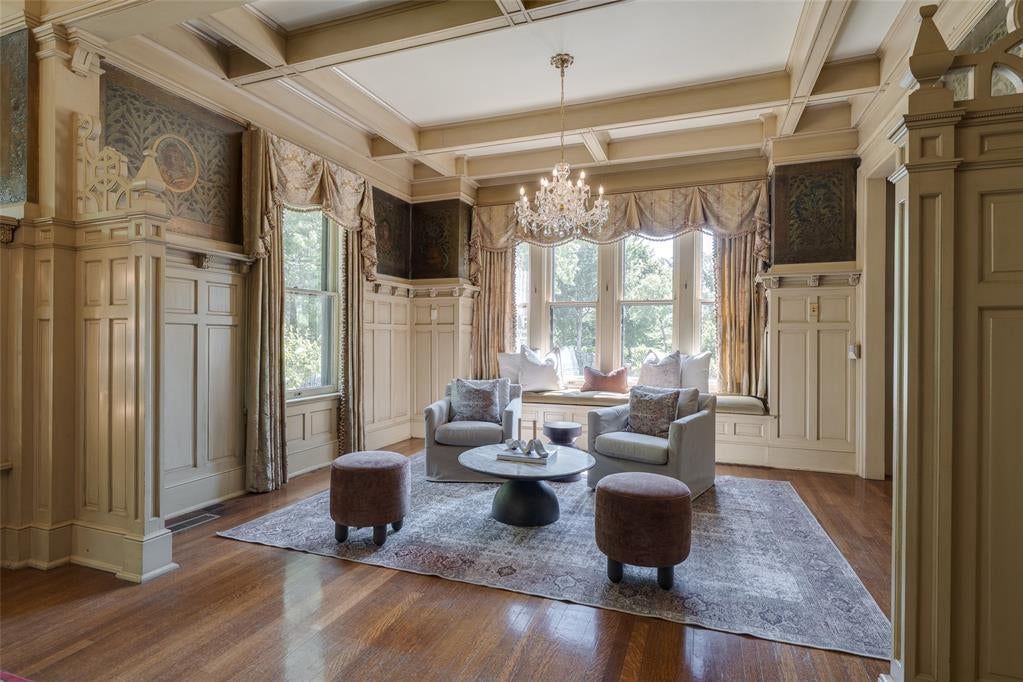 Oklahoma City, Oklahoma, 73103, United States, 5 Bedrooms Bedrooms, ,6 BathroomsBathrooms,Residential,Active,1810381