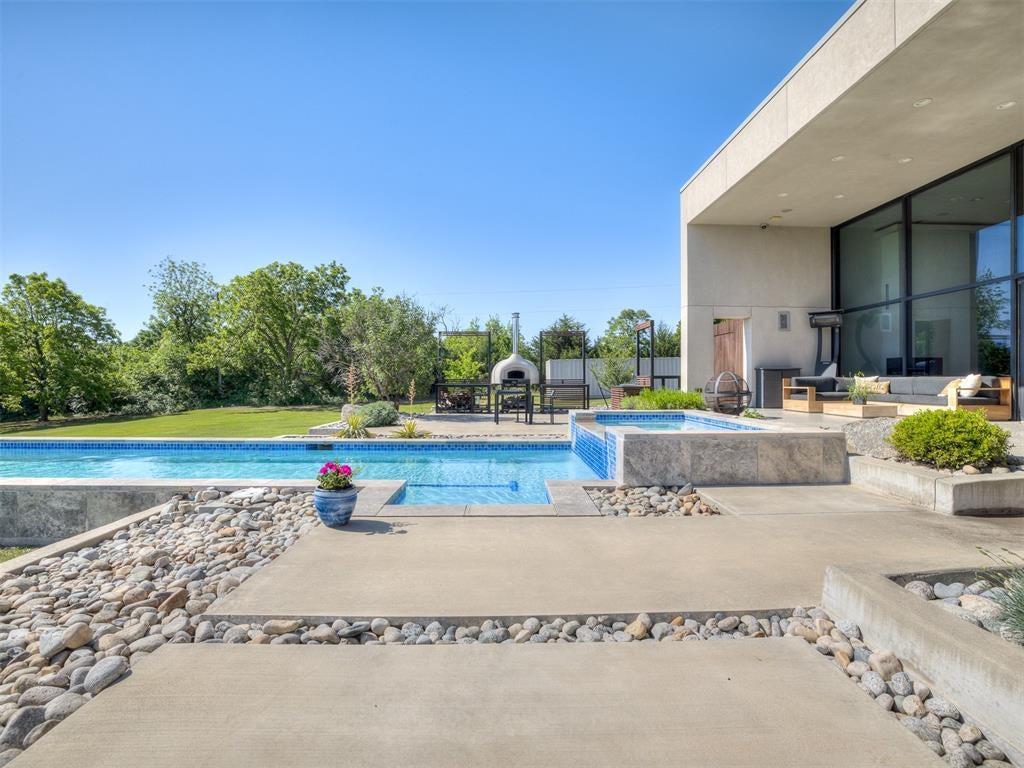 Jones, Oklahoma, 73049, United States, 3 Bedrooms Bedrooms, ,3 BathroomsBathrooms,Residential,Active,1825087
