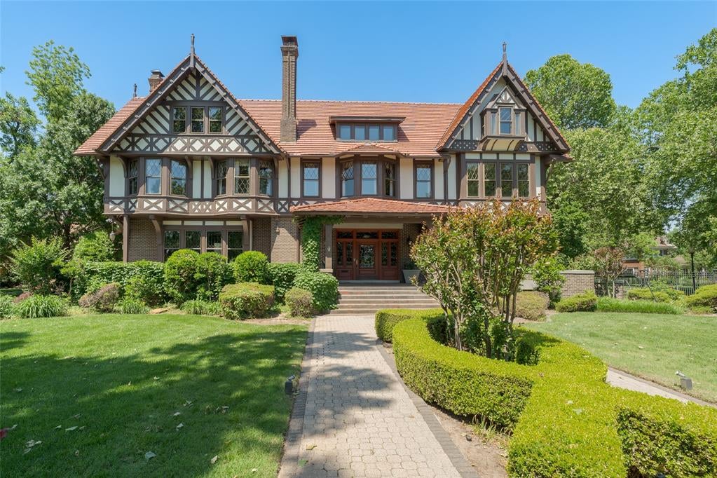 Oklahoma City, Oklahoma, 73103, United States, 5 Bedrooms Bedrooms, ,6 BathroomsBathrooms,Residential,Active,1810381 Oklahoma City, Oklahoma, 73103, United States, 5 Bedrooms Bedrooms, ,6 BathroomsBathrooms,Residential,Active,1810381