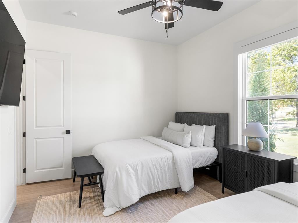 Eufaula, Oklahoma, 74432, United States, 5 Bedrooms Bedrooms, ,6 BathroomsBathrooms,Residential,Active,2015226