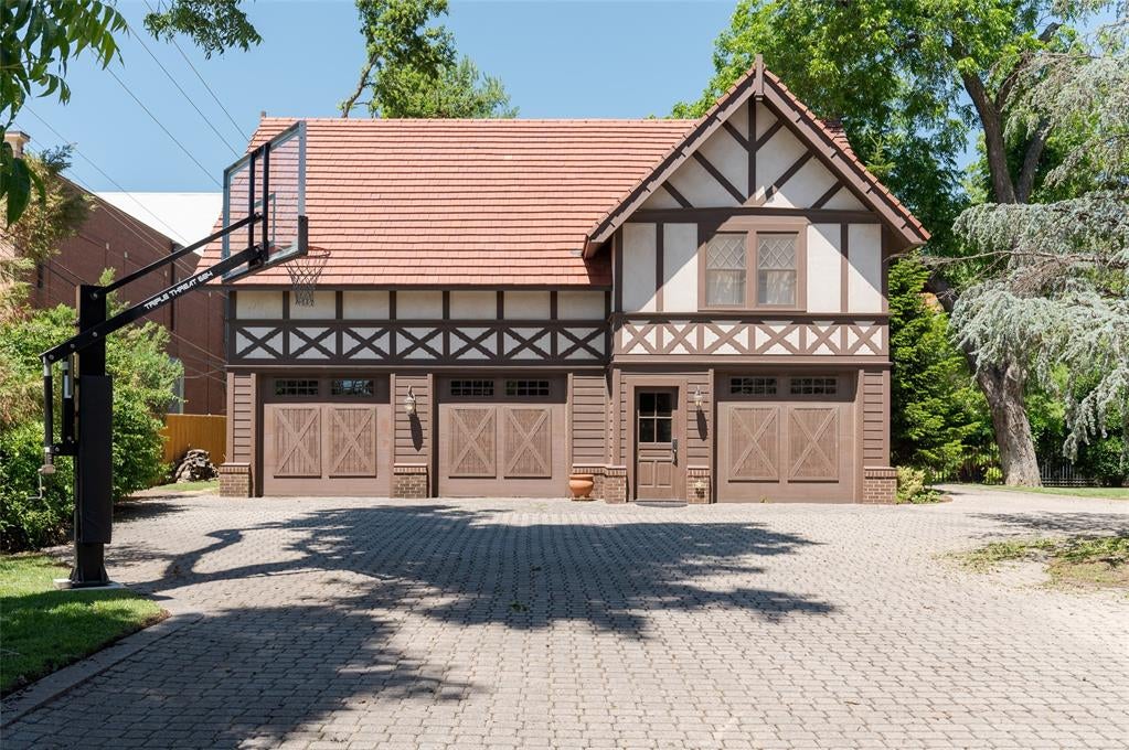 Oklahoma City, Oklahoma, 73103, United States, 5 Bedrooms Bedrooms, ,6 BathroomsBathrooms,Residential,Active,1810381