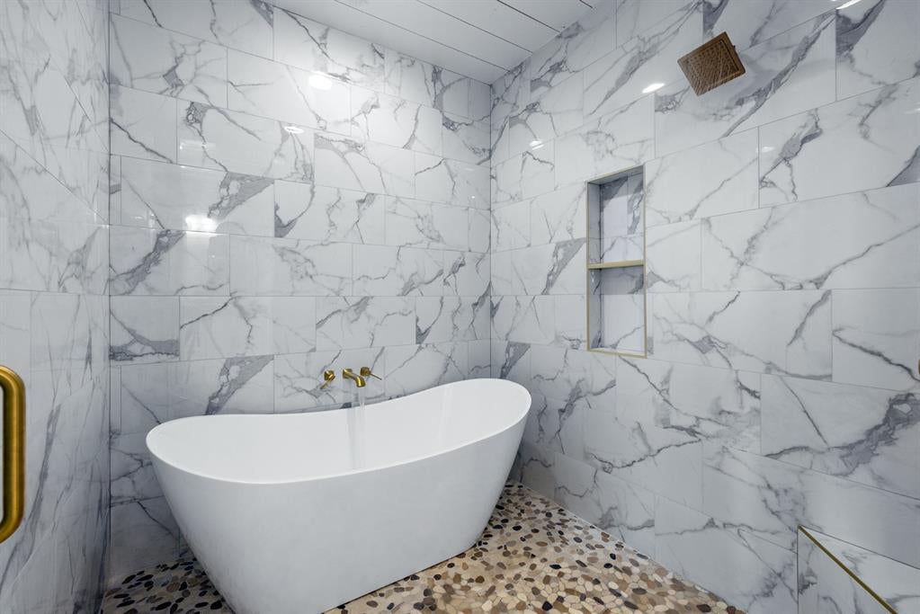 Broken Bow, Oklahoma, 74728, United States, 4 Bedrooms Bedrooms, ,4 BathroomsBathrooms,Residential,Active,1898222