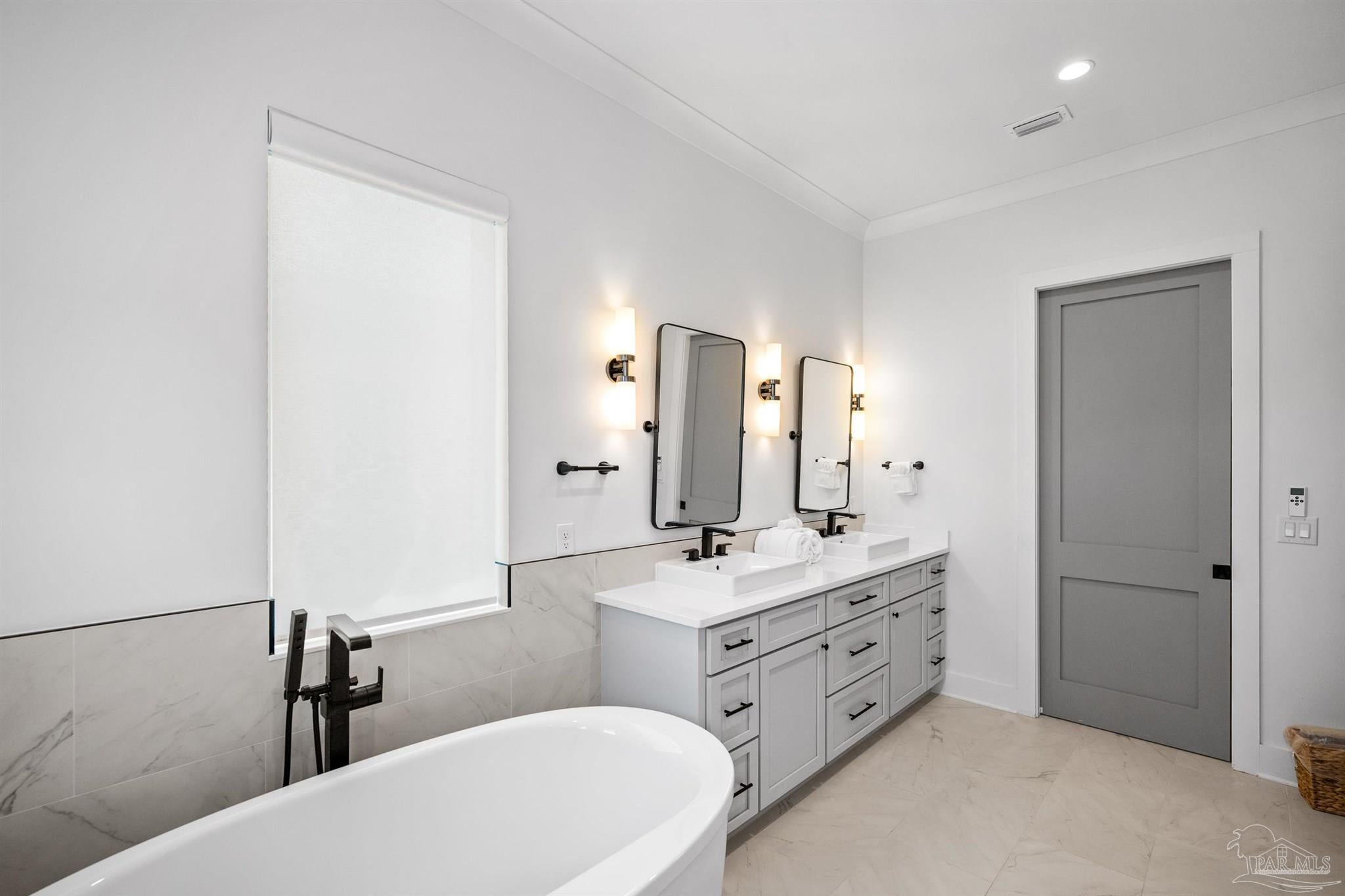 Pensacola, Florida, 32507, United States, 5 Bedrooms Bedrooms, ,6 BathroomsBathrooms,Residential,Active,2002322