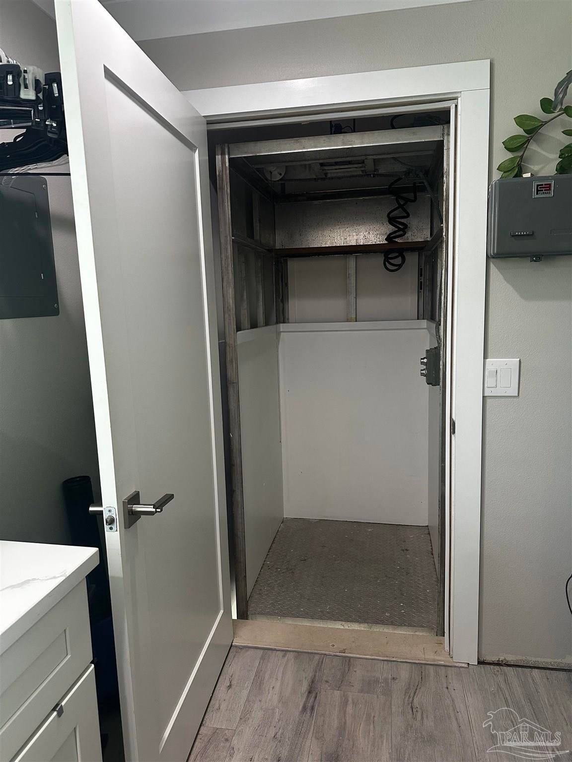 Gulf Breeze, Florida, 32563, United States, 3 Bedrooms Bedrooms, ,3 BathroomsBathrooms,Residential,Active,1920227