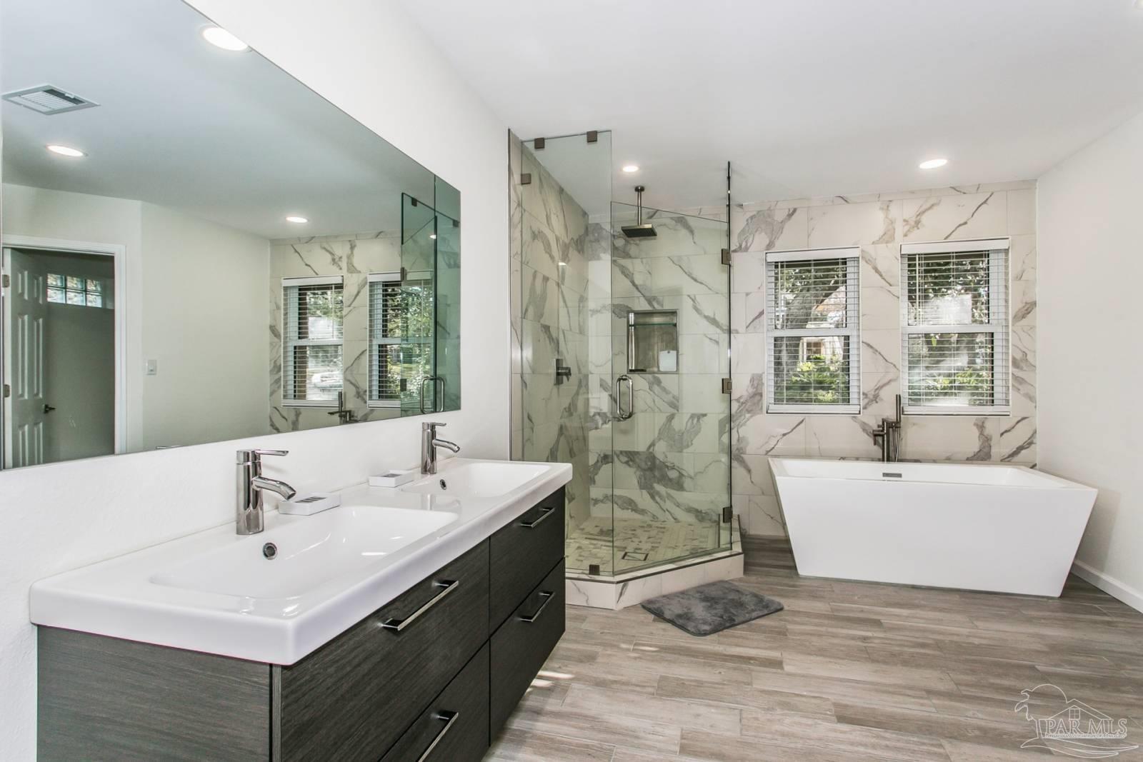 Gulf Breeze, Florida, 32563, United States, 3 Bedrooms Bedrooms, ,3 BathroomsBathrooms,Residential,Active,1967295