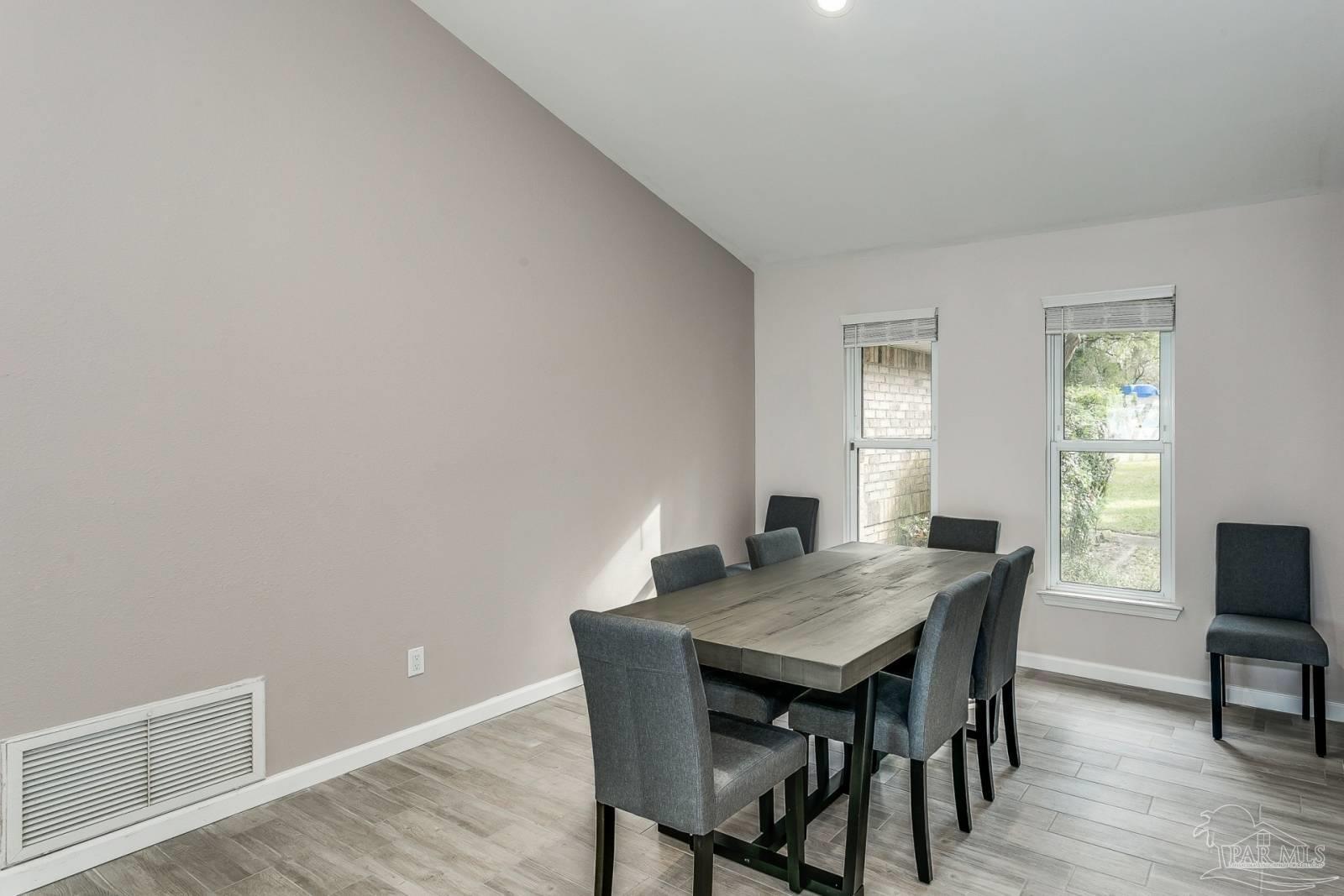 Gulf Breeze, Florida, 32563, United States, 3 Bedrooms Bedrooms, ,3 BathroomsBathrooms,Residential,Active,1967295