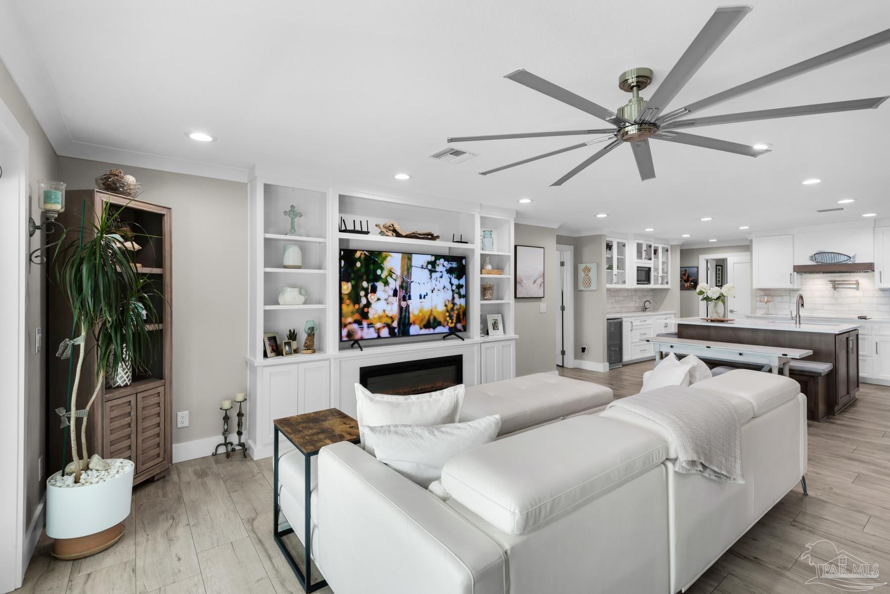 Gulf Breeze, Florida, 32563, United States, 3 Bedrooms Bedrooms, ,3 BathroomsBathrooms,Residential,Active,1920227