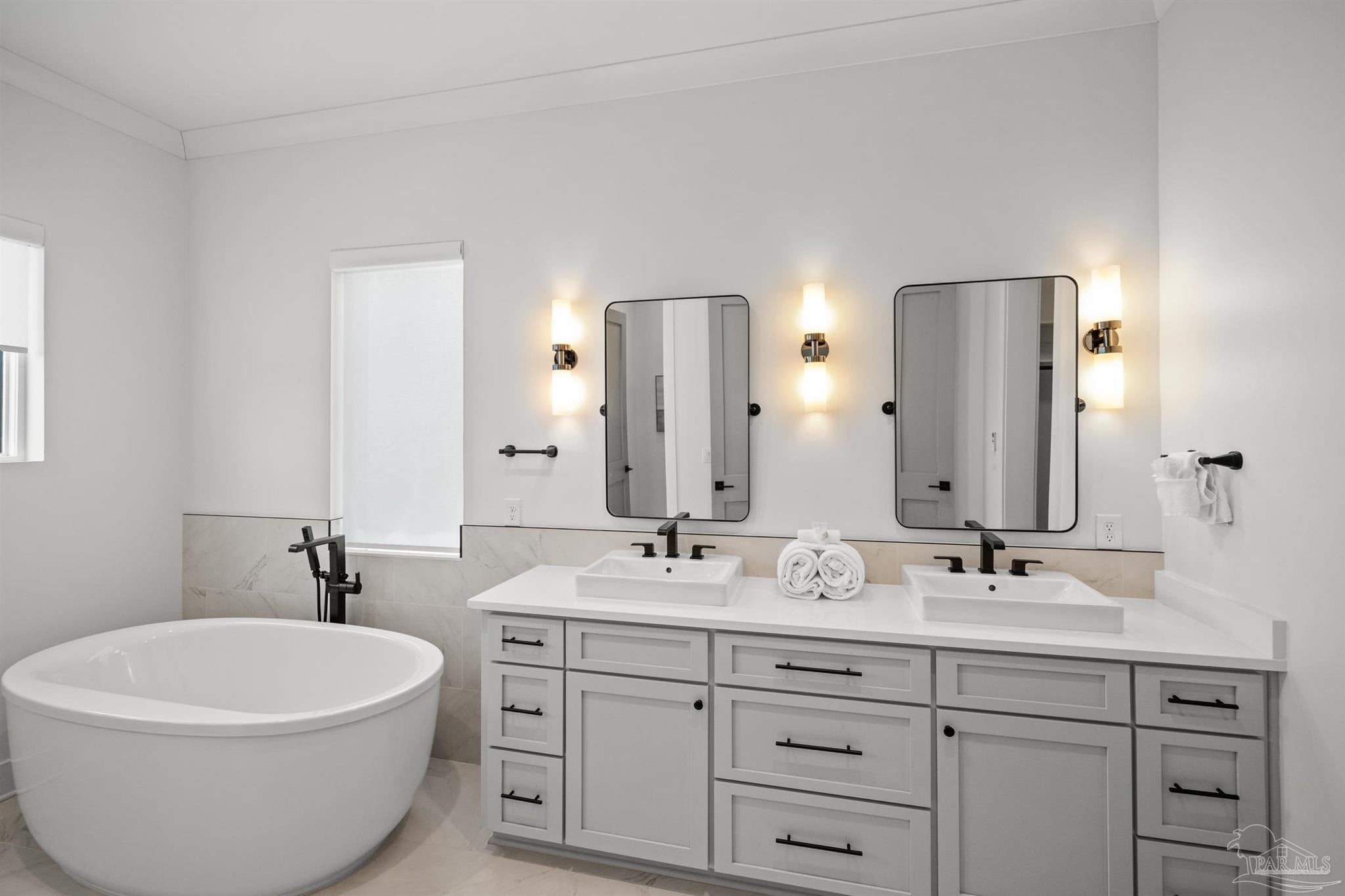 Pensacola, Florida, 32507, United States, 5 Bedrooms Bedrooms, ,6 BathroomsBathrooms,Residential,Active,2002322