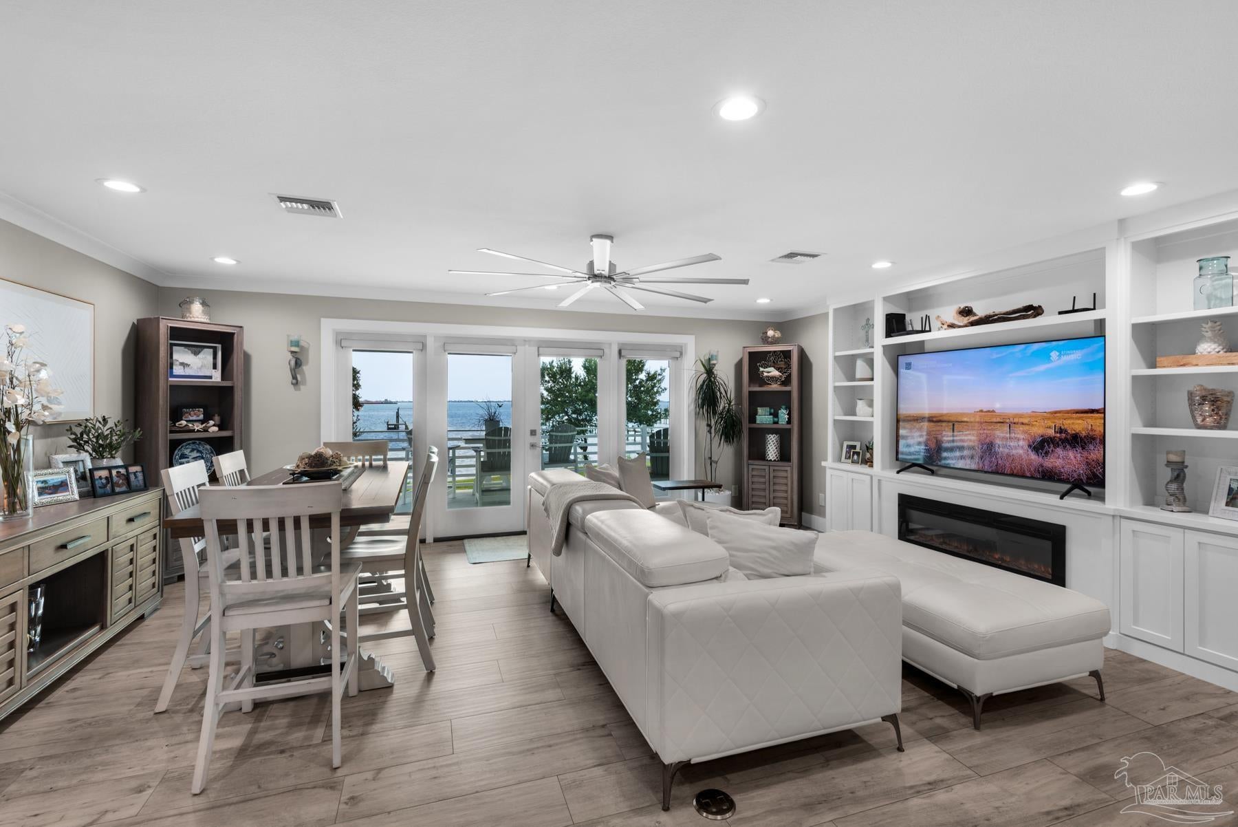 Gulf Breeze, Florida, 32563, United States, 3 Bedrooms Bedrooms, ,3 BathroomsBathrooms,Residential,Active,1920227