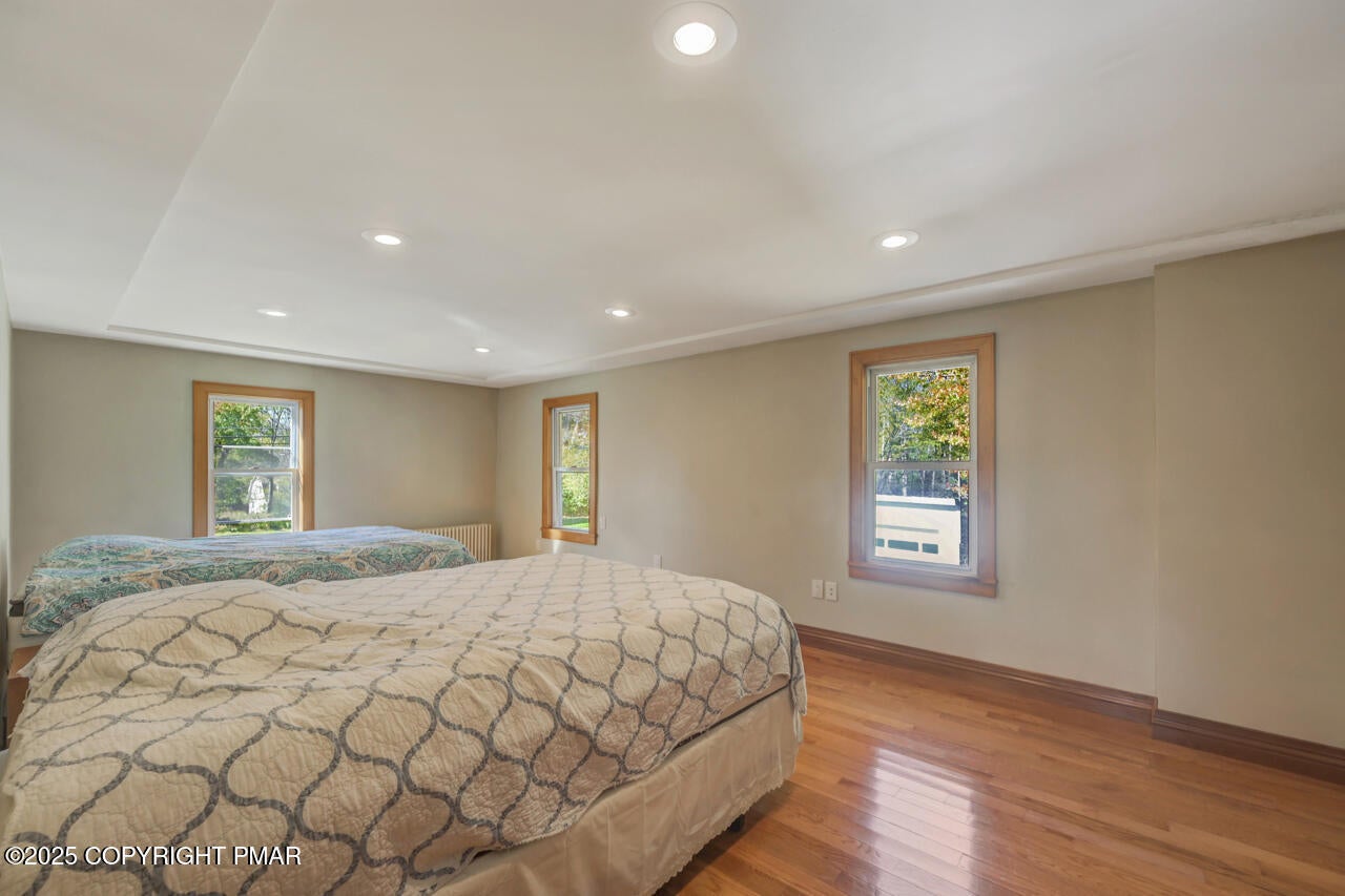 Greentown, Pennsylvania, 18426, United States, 11 Bedrooms Bedrooms, ,10 BathroomsBathrooms,Residential,Active,1963277