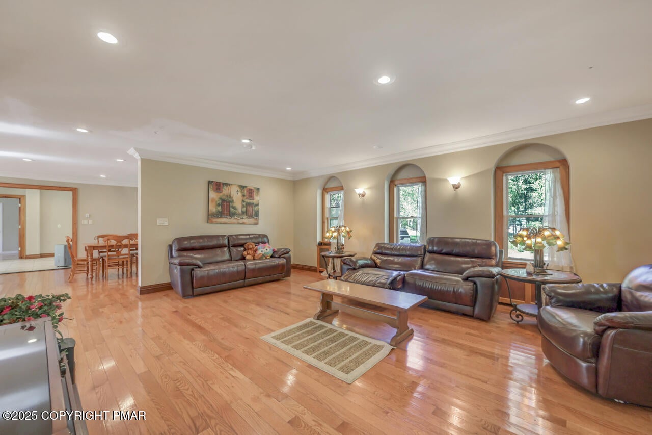 Greentown, Pennsylvania, 18426, United States, 11 Bedrooms Bedrooms, ,10 BathroomsBathrooms,Residential,Active,1963277