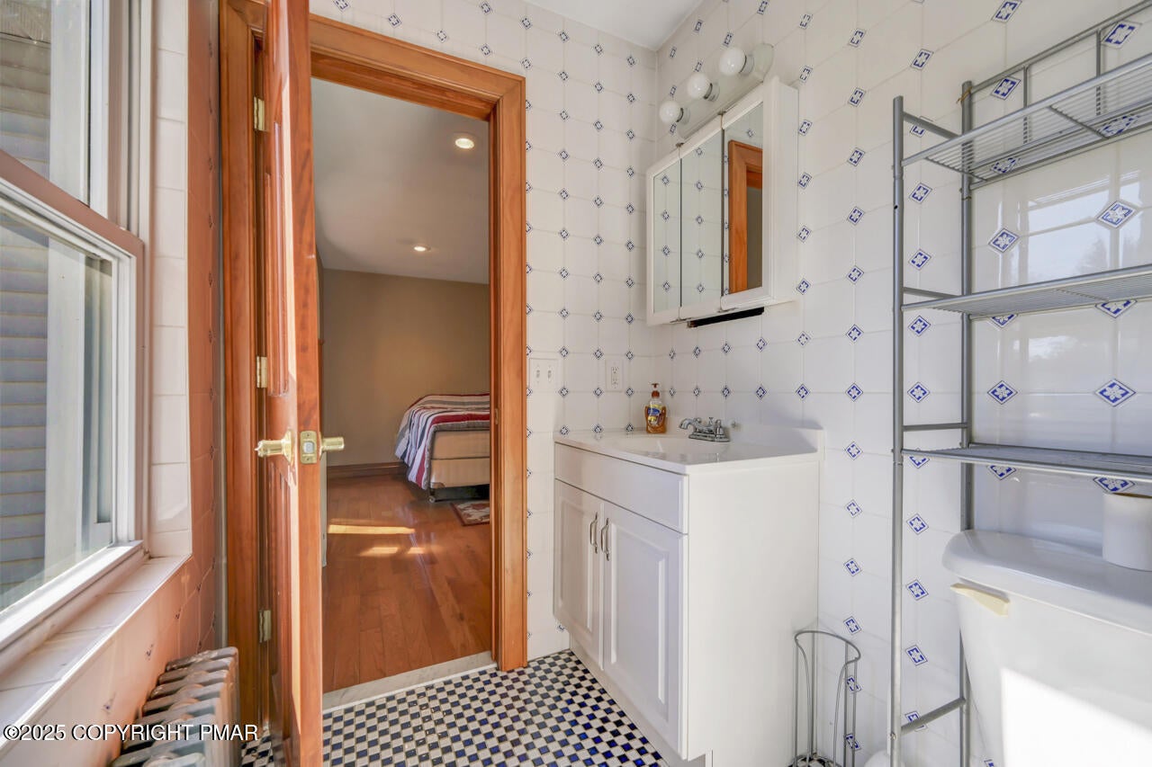 Greentown, Pennsylvania, 18426, United States, 11 Bedrooms Bedrooms, ,10 BathroomsBathrooms,Residential,Active,1963277