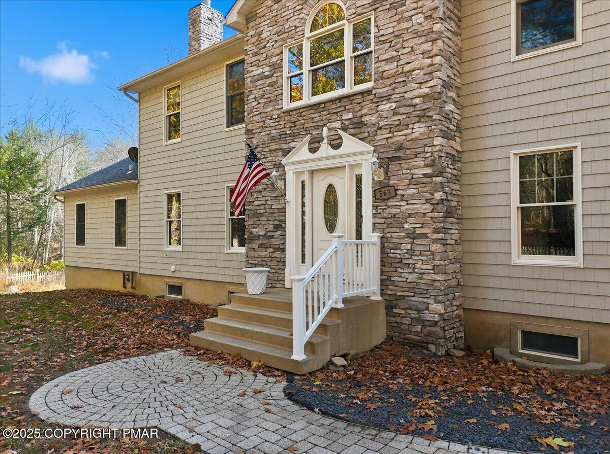 Stroudsburg, Pennsylvania, 18360, United States, 6 Bedrooms Bedrooms, ,6 BathroomsBathrooms,Residential,Active,1988438