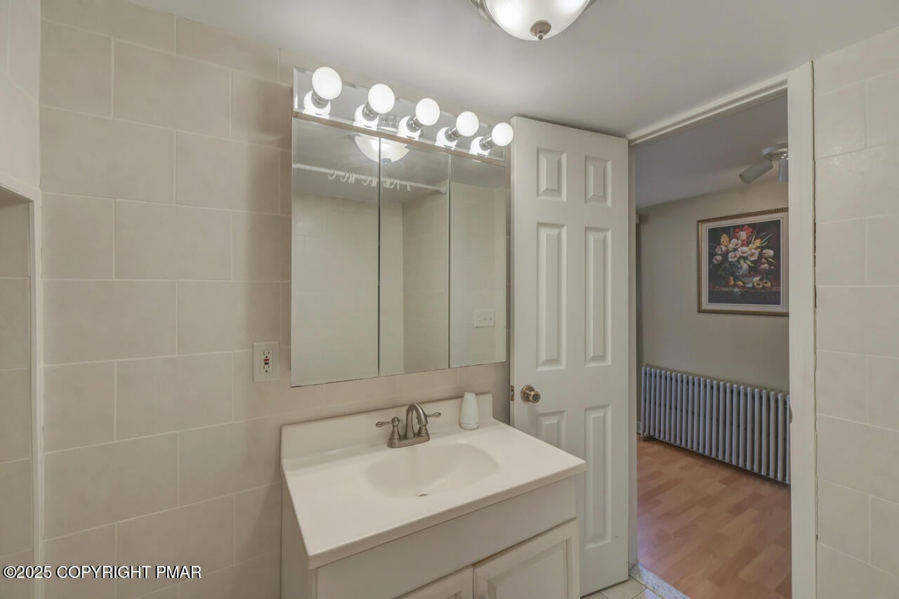 Greentown, Pennsylvania, 18426, United States, 11 Bedrooms Bedrooms, ,10 BathroomsBathrooms,Residential,Active,1963277