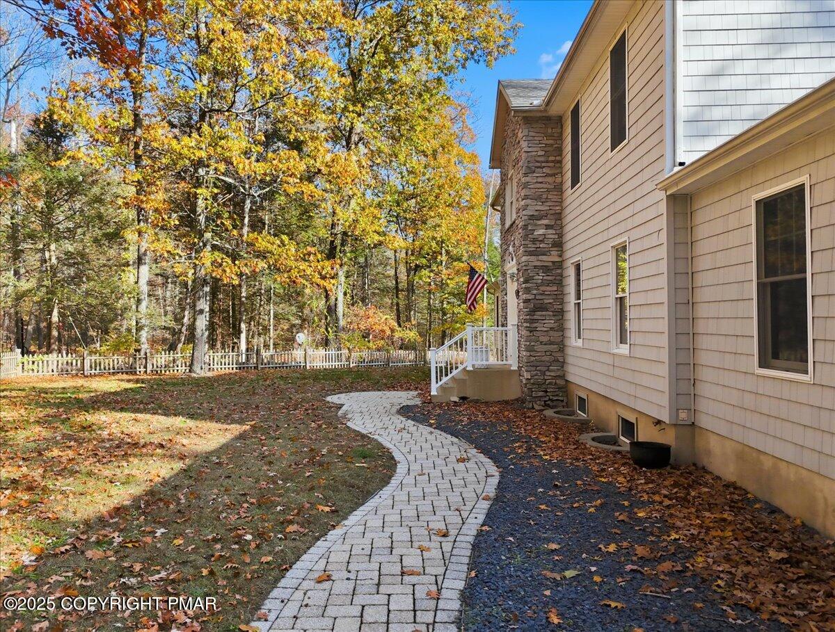 Stroudsburg, Pennsylvania, 18360, United States, 6 Bedrooms Bedrooms, ,6 BathroomsBathrooms,Residential,Active,1988438