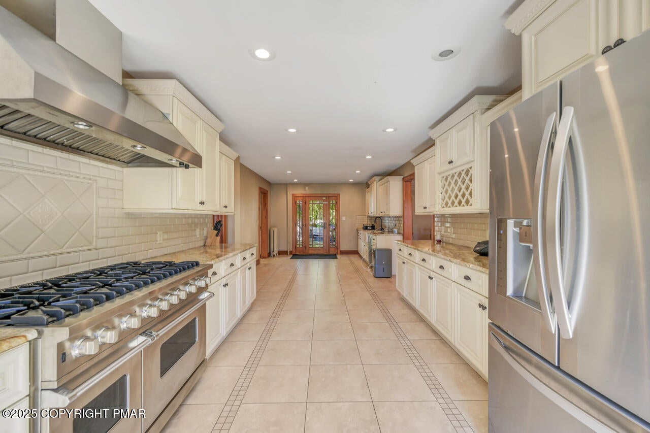 Greentown, Pennsylvania, 18426, United States, 11 Bedrooms Bedrooms, ,10 BathroomsBathrooms,Residential,Active,1963277