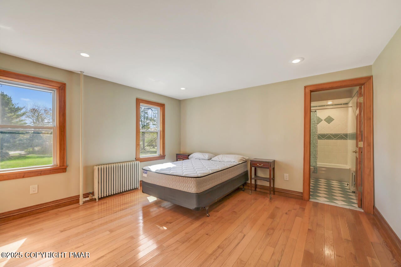 Greentown, Pennsylvania, 18426, United States, 11 Bedrooms Bedrooms, ,10 BathroomsBathrooms,Residential,Active,1963277