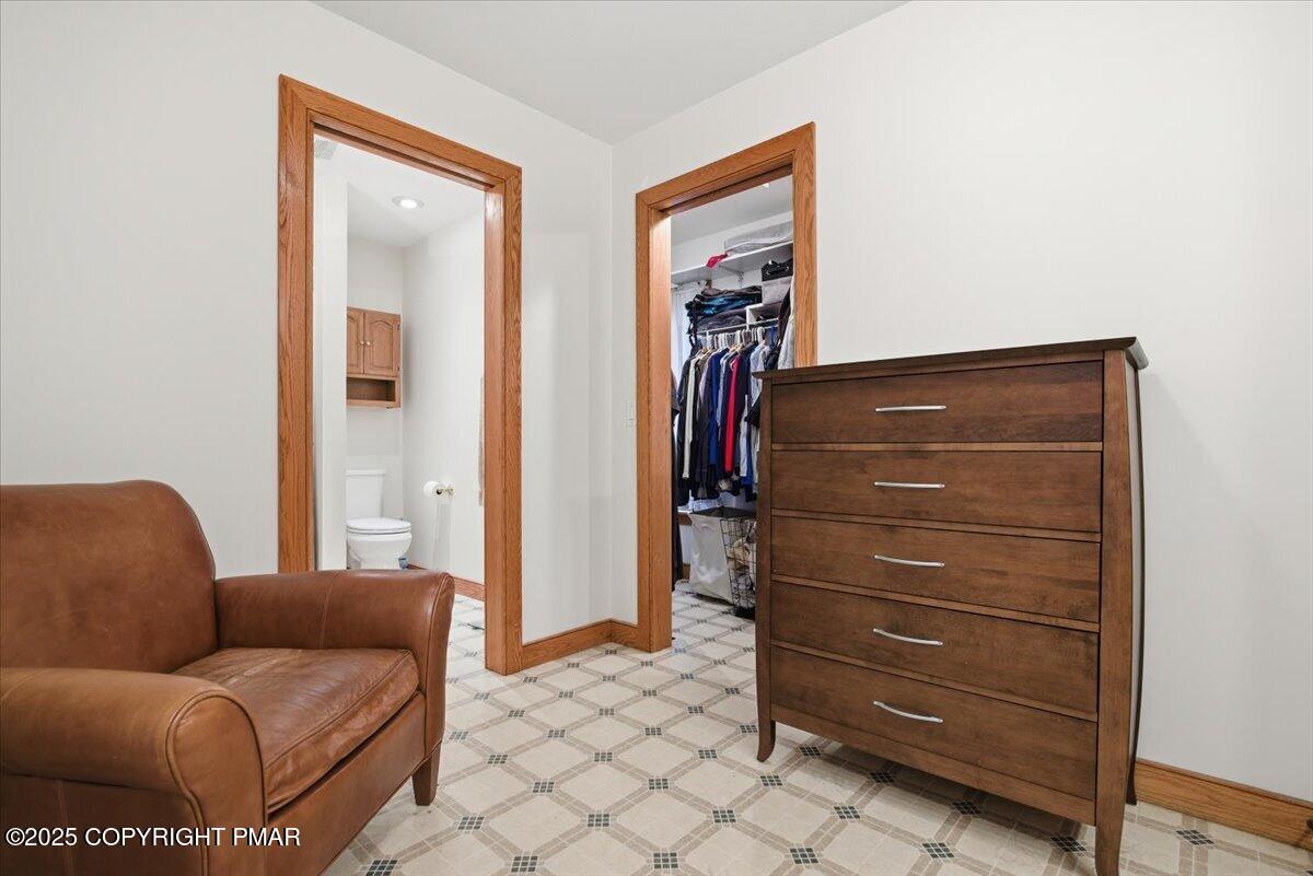 Stroudsburg, Pennsylvania, 18360, United States, 6 Bedrooms Bedrooms, ,6 BathroomsBathrooms,Residential,Active,1988438