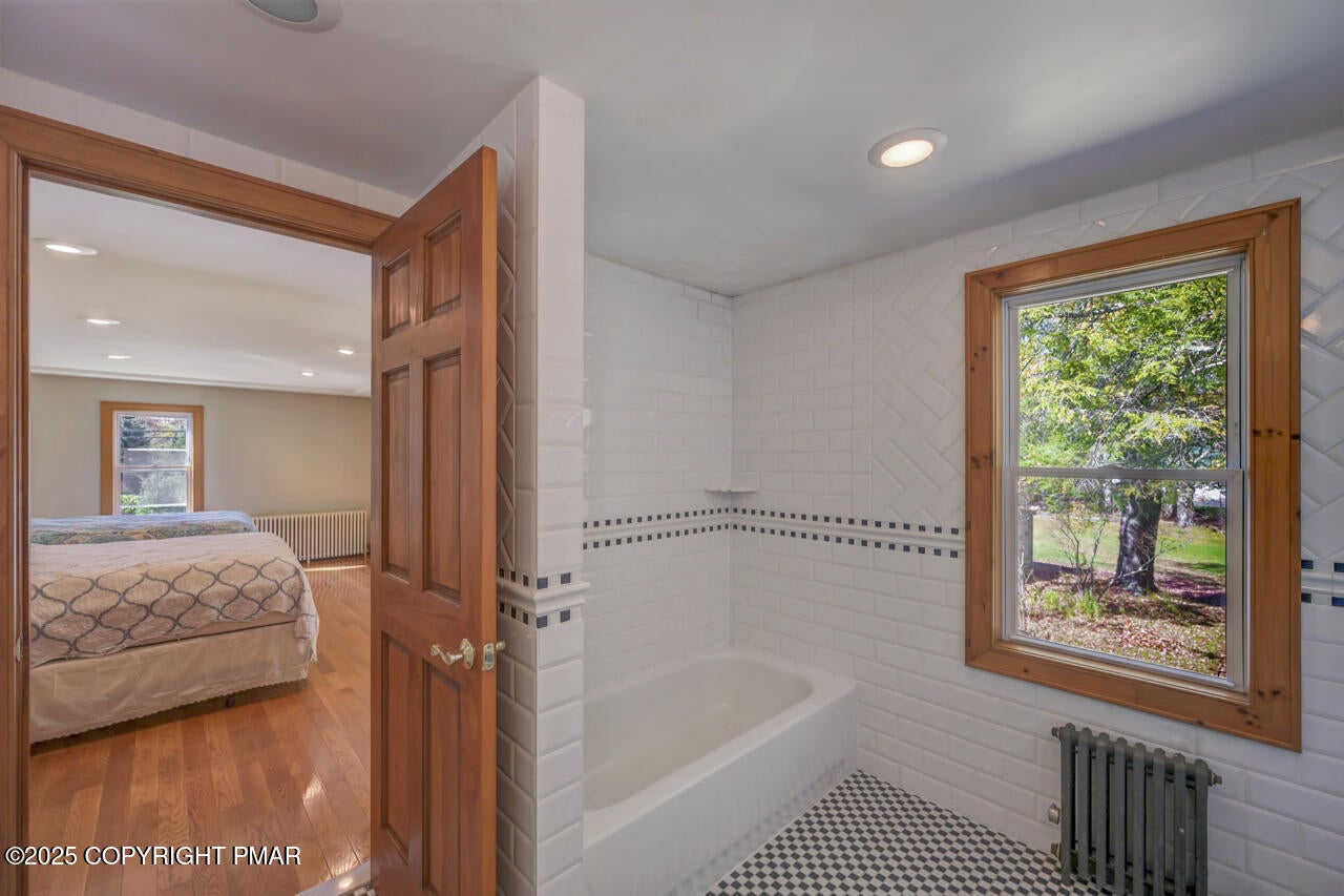 Greentown, Pennsylvania, 18426, United States, 11 Bedrooms Bedrooms, ,10 BathroomsBathrooms,Residential,Active,1963277