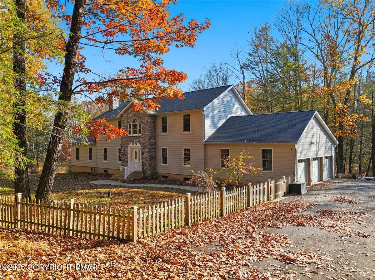 Stroudsburg, Pennsylvania, 18360, United States, 6 Bedrooms Bedrooms, ,6 BathroomsBathrooms,Residential,Active,1988438