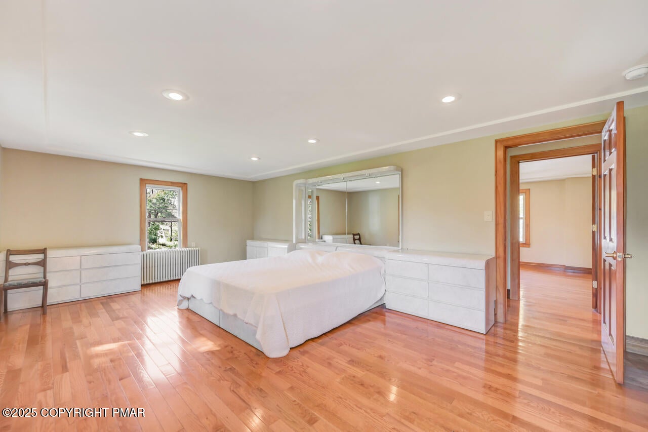 Greentown, Pennsylvania, 18426, United States, 11 Bedrooms Bedrooms, ,10 BathroomsBathrooms,Residential,Active,1963277