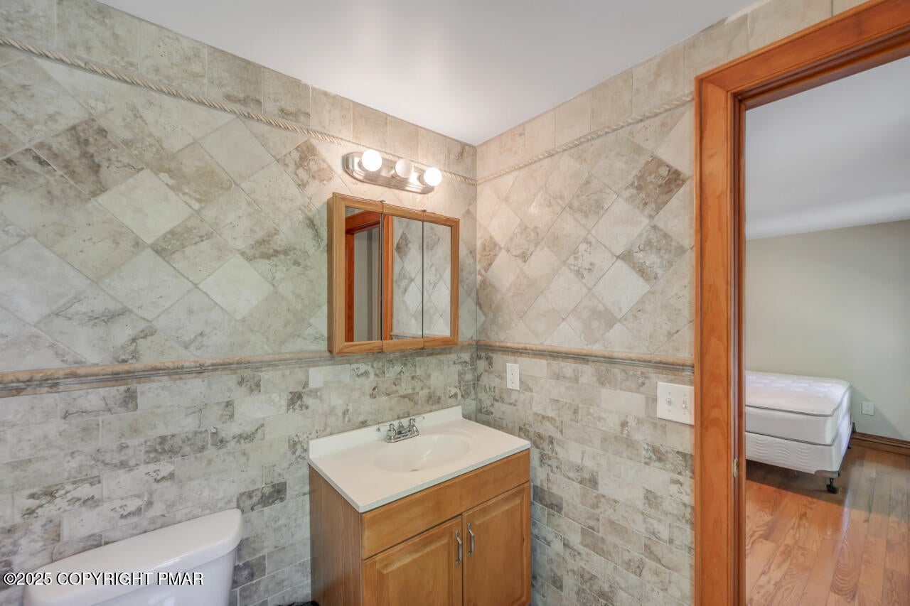 Greentown, Pennsylvania, 18426, United States, 11 Bedrooms Bedrooms, ,10 BathroomsBathrooms,Residential,Active,1963277