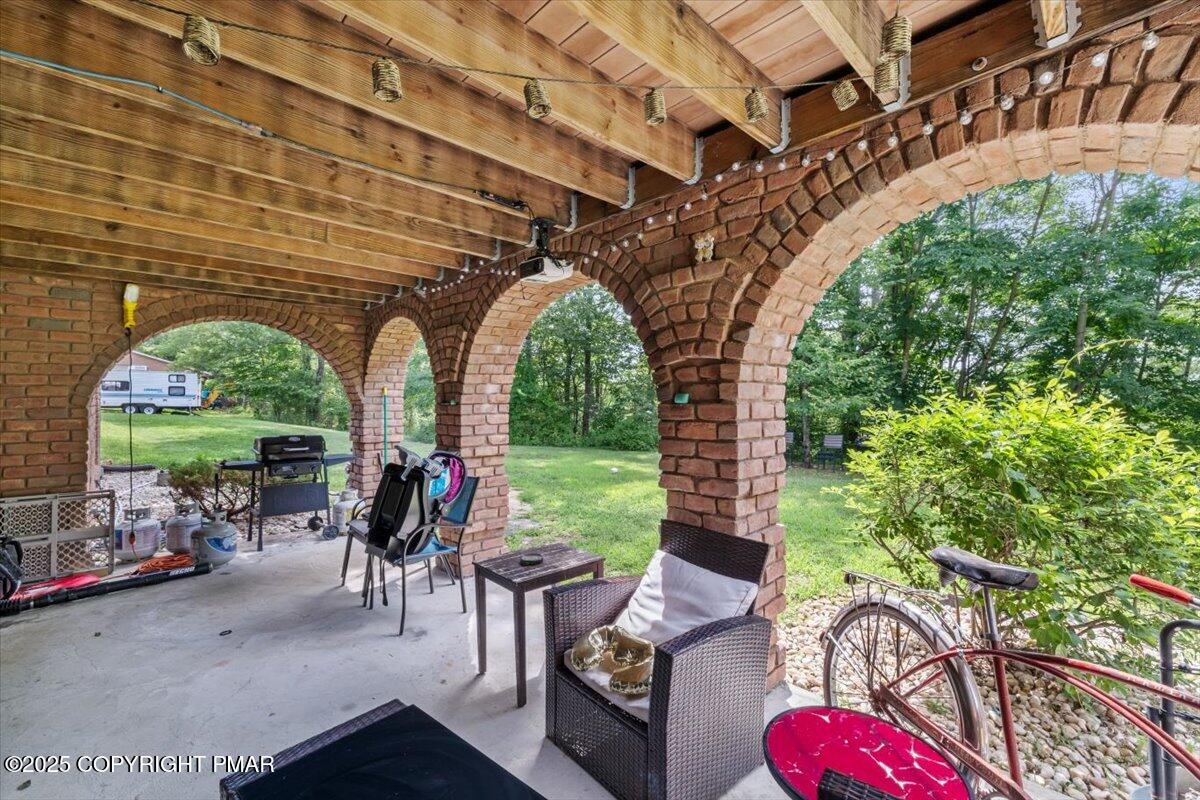 East Stroudsburg, Pennsylvania, 18302, United States, 7 Bedrooms Bedrooms, ,7 BathroomsBathrooms,Residential,Active,1905116