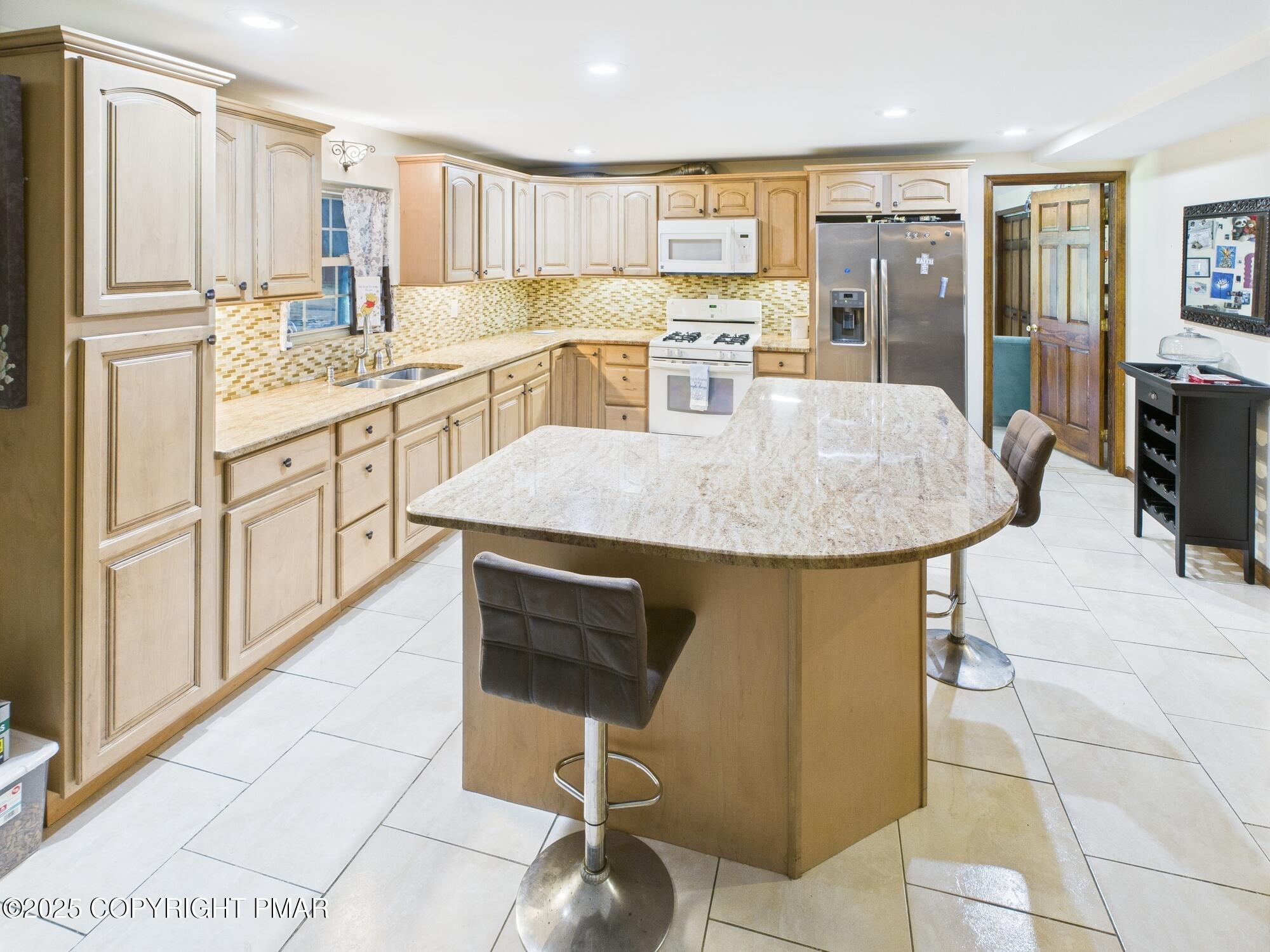 East Stroudsburg, Pennsylvania, 18302, United States, 7 Bedrooms Bedrooms, ,7 BathroomsBathrooms,Residential,Active,1905116