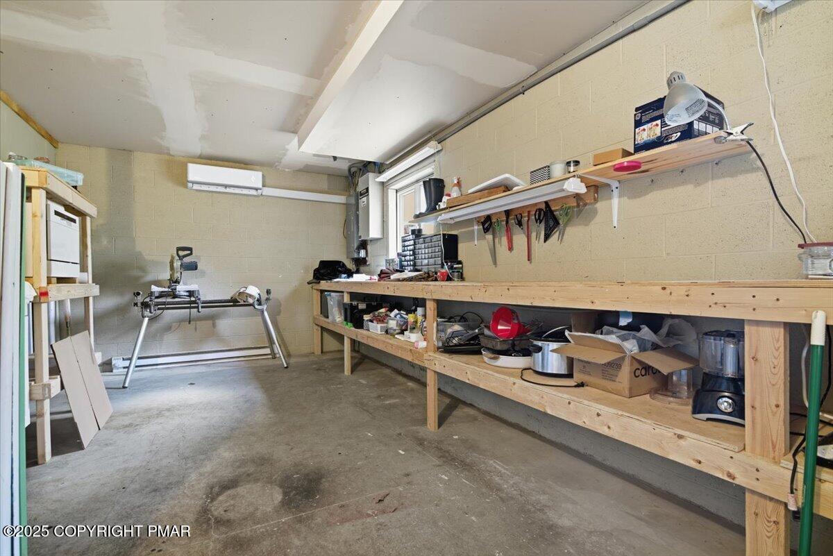 Stroudsburg, Pennsylvania, 18360, United States, 6 Bedrooms Bedrooms, ,6 BathroomsBathrooms,Residential,Active,1988438