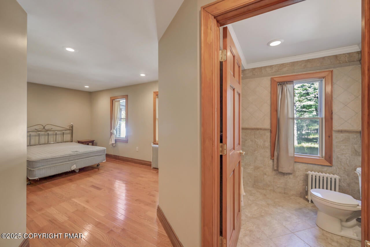 Greentown, Pennsylvania, 18426, United States, 11 Bedrooms Bedrooms, ,10 BathroomsBathrooms,Residential,Active,1963277