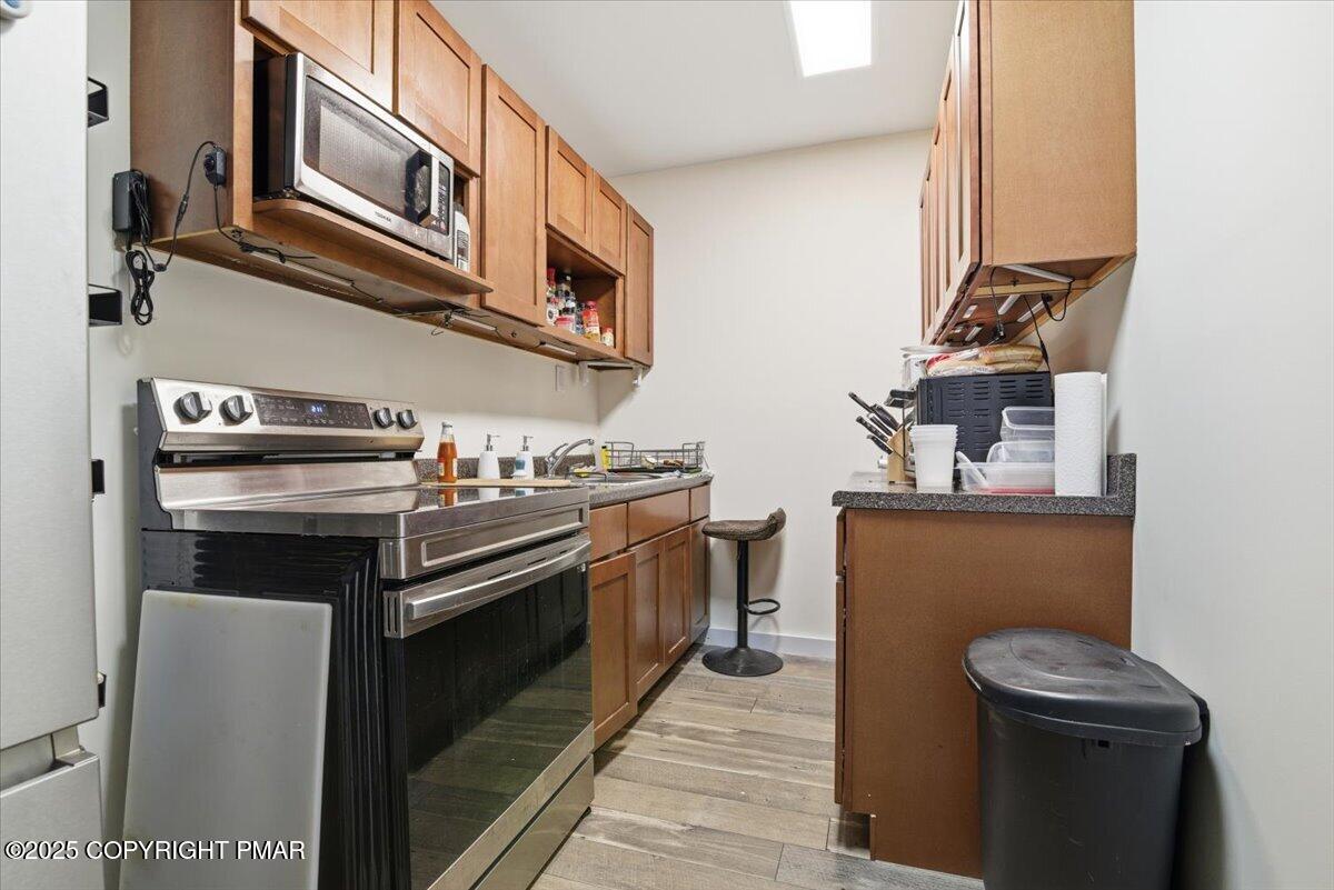 Stroudsburg, Pennsylvania, 18360, United States, 6 Bedrooms Bedrooms, ,6 BathroomsBathrooms,Residential,Active,1988438