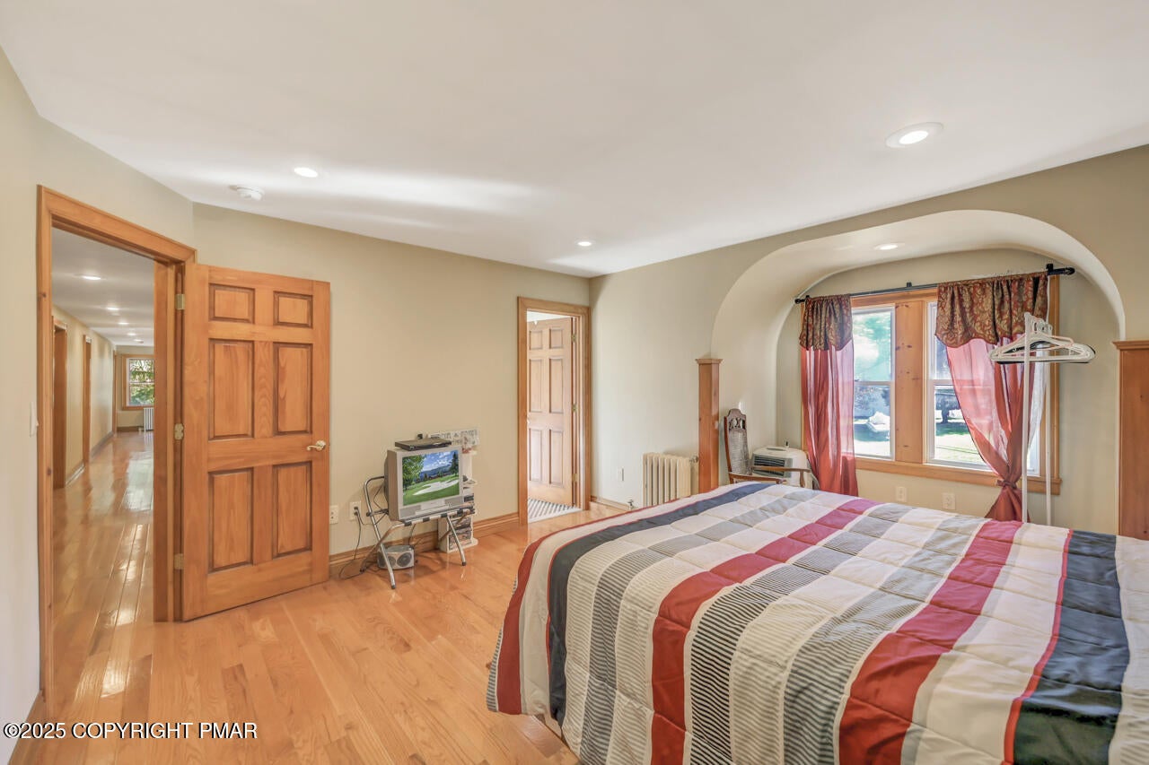 Greentown, Pennsylvania, 18426, United States, 11 Bedrooms Bedrooms, ,10 BathroomsBathrooms,Residential,Active,1963277