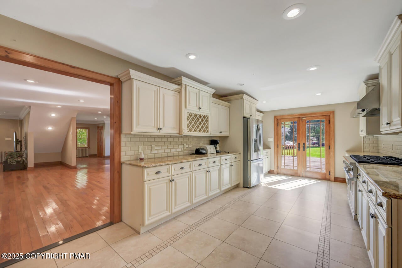 Greentown, Pennsylvania, 18426, United States, 11 Bedrooms Bedrooms, ,10 BathroomsBathrooms,Residential,Active,1963277