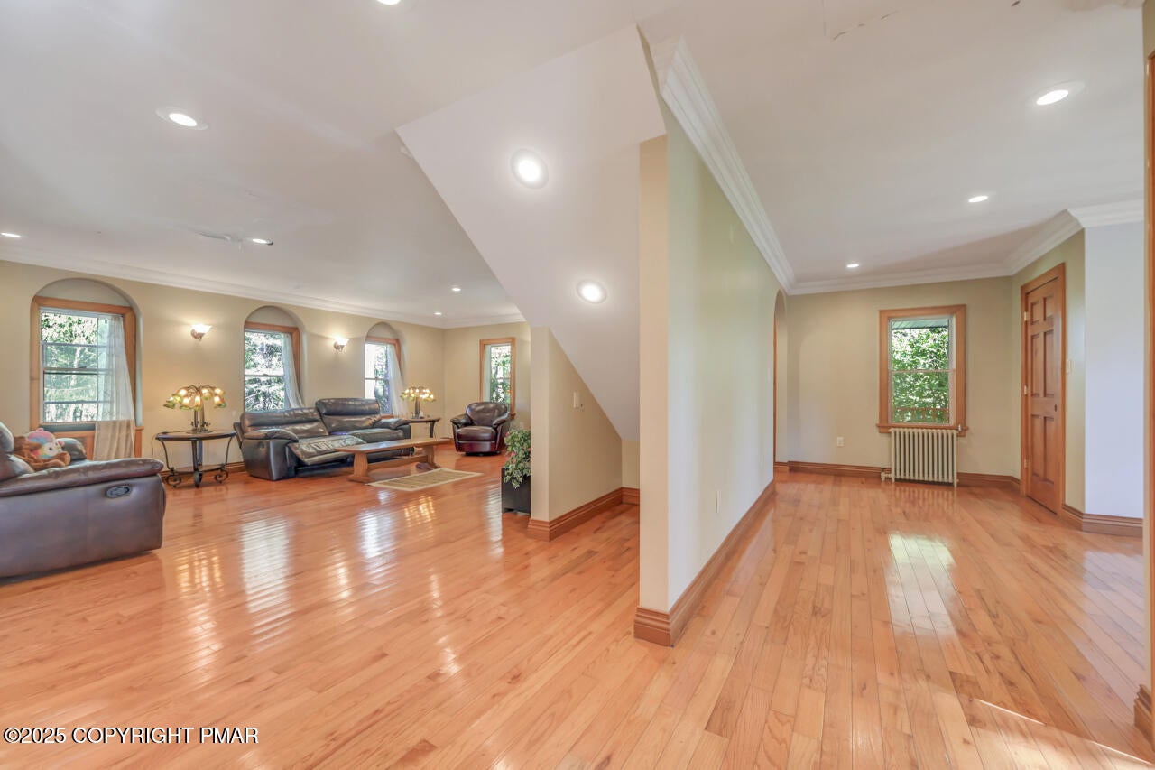 Greentown, Pennsylvania, 18426, United States, 11 Bedrooms Bedrooms, ,10 BathroomsBathrooms,Residential,Active,1963277