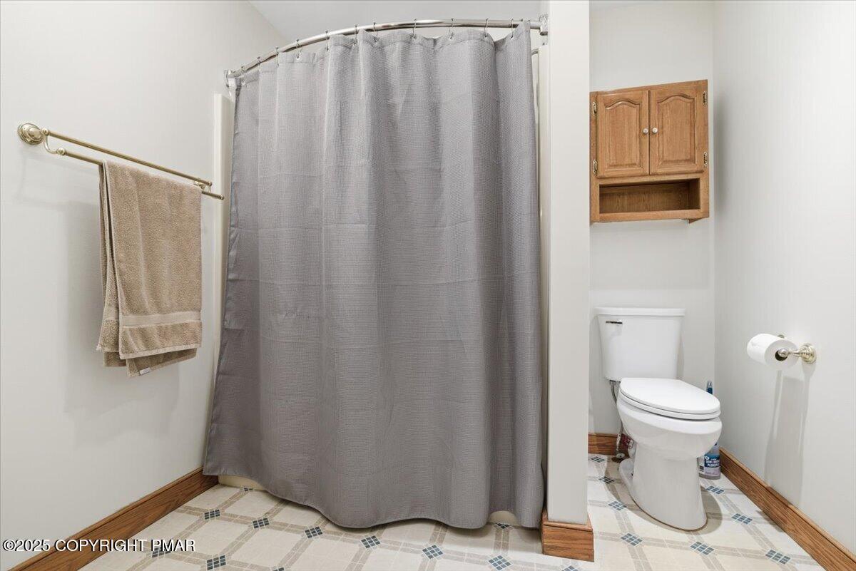 Stroudsburg, Pennsylvania, 18360, United States, 6 Bedrooms Bedrooms, ,6 BathroomsBathrooms,Residential,Active,1988438