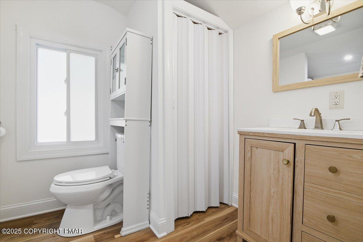 Stroudsburg, Pennsylvania, 18360, United States, 6 Bedrooms Bedrooms, ,6 BathroomsBathrooms,Residential,Active,1988438