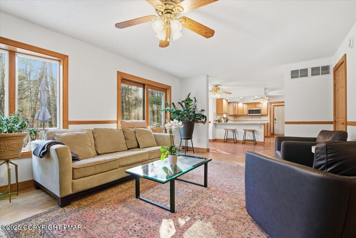 Stroudsburg, Pennsylvania, 18360, United States, 6 Bedrooms Bedrooms, ,6 BathroomsBathrooms,Residential,Active,1988438