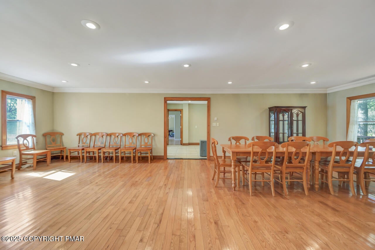 Greentown, Pennsylvania, 18426, United States, 11 Bedrooms Bedrooms, ,10 BathroomsBathrooms,Residential,Active,1963277