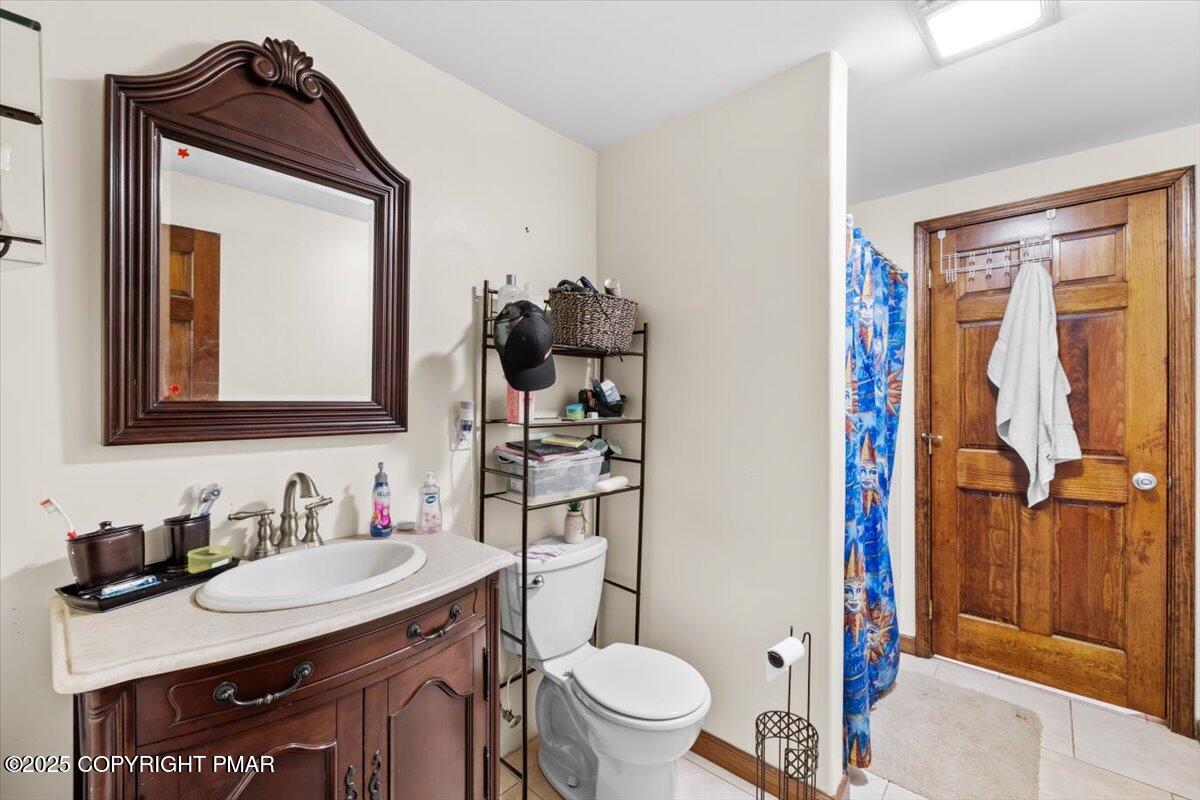 East Stroudsburg, Pennsylvania, 18302, United States, 7 Bedrooms Bedrooms, ,7 BathroomsBathrooms,Residential,Active,1905116