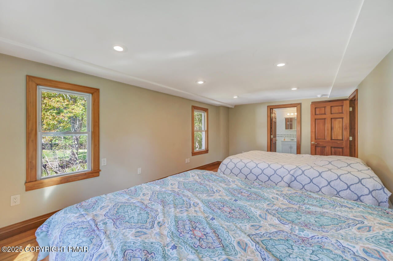 Greentown, Pennsylvania, 18426, United States, 11 Bedrooms Bedrooms, ,10 BathroomsBathrooms,Residential,Active,1963277