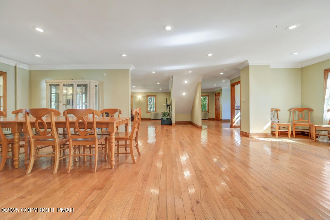 Greentown, Pennsylvania, 18426, United States, 11 Bedrooms Bedrooms, ,10 BathroomsBathrooms,Residential,Active,1963277