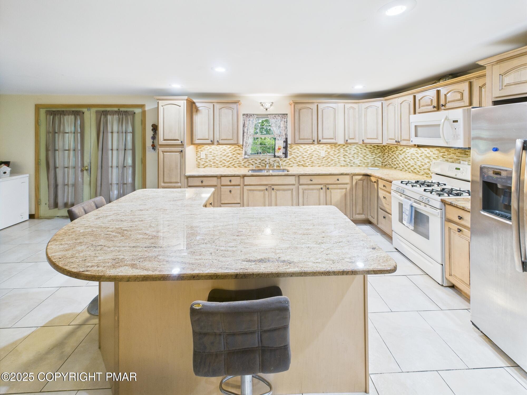 East Stroudsburg, Pennsylvania, 18302, United States, 7 Bedrooms Bedrooms, ,7 BathroomsBathrooms,Residential,Active,1905116