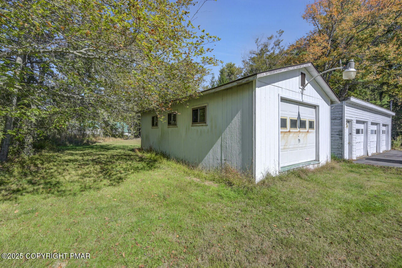Greentown, Pennsylvania, 18426, United States, 11 Bedrooms Bedrooms, ,10 BathroomsBathrooms,Residential,Active,1963277