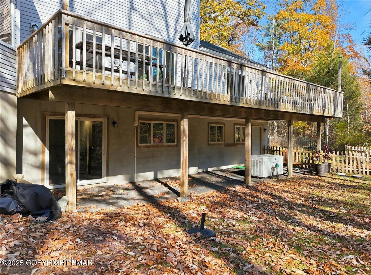 Stroudsburg, Pennsylvania, 18360, United States, 6 Bedrooms Bedrooms, ,6 BathroomsBathrooms,Residential,Active,1988438