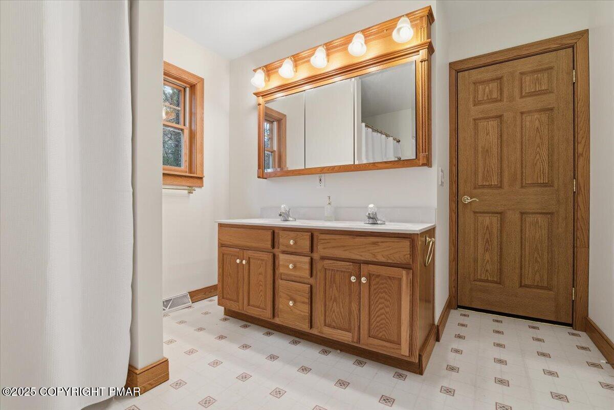 Stroudsburg, Pennsylvania, 18360, United States, 6 Bedrooms Bedrooms, ,6 BathroomsBathrooms,Residential,Active,1988438