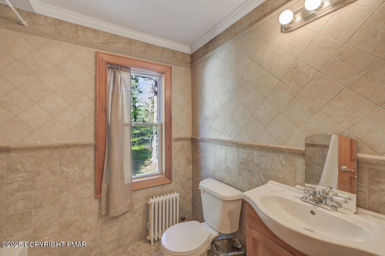 Greentown, Pennsylvania, 18426, United States, 11 Bedrooms Bedrooms, ,10 BathroomsBathrooms,Residential,Active,1963277