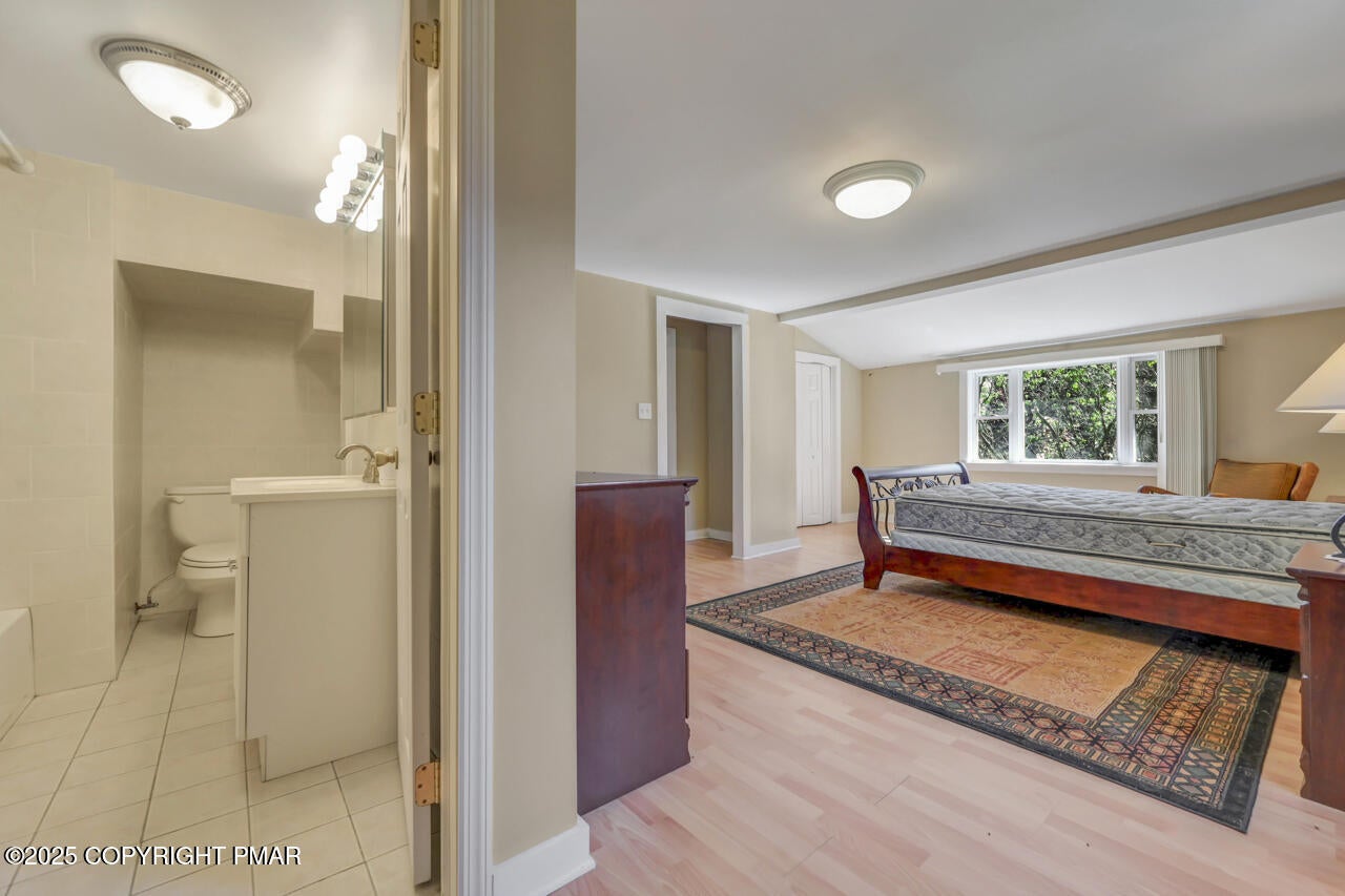 Greentown, Pennsylvania, 18426, United States, 11 Bedrooms Bedrooms, ,10 BathroomsBathrooms,Residential,Active,1963277